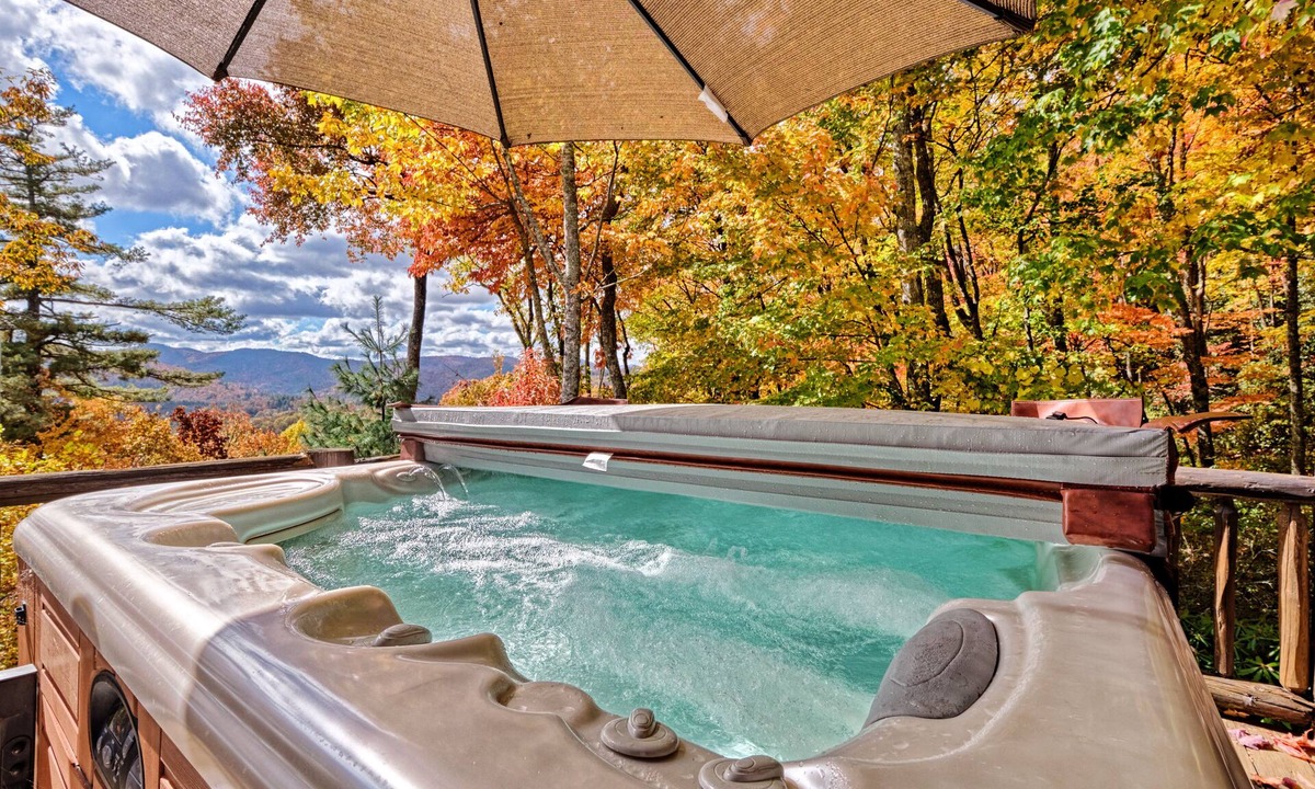 Sapphire Cabin | Introducing Laurel Hill, a beautiful log cabin overlooking the Blue Ridge mountains
