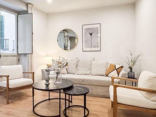 Centro Apartment | Inviting 2-Bed Apartment, Heart of Málaga REMS
