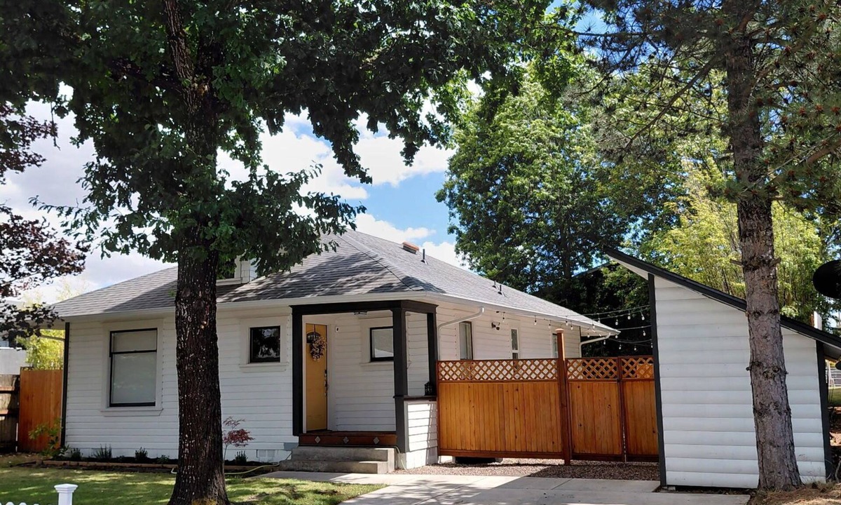 Corvallis House | Inviting 2-bedroom, 1-bathroom house with large backyard and WiFi in Corvallis