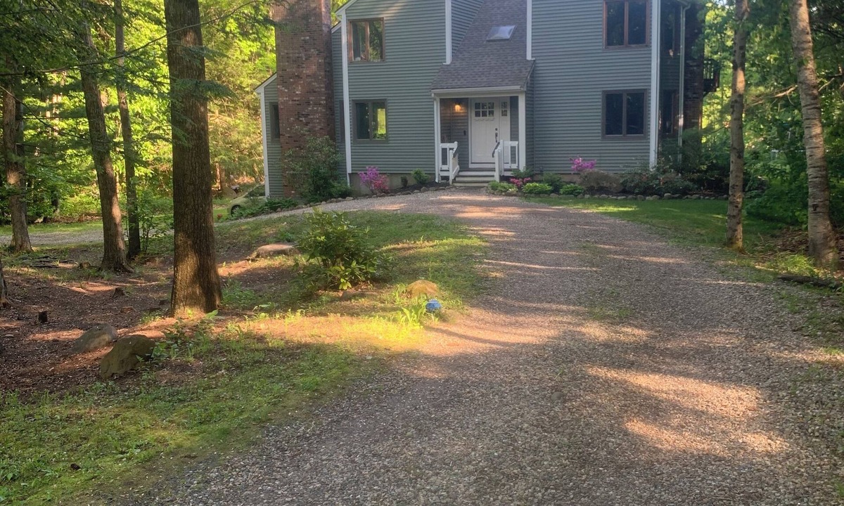 Canton House | Inviting 3 Bedroom Mid-Century Modern in Canton, CT