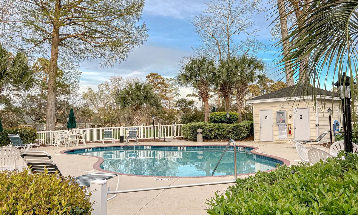 Myrtle Beach Condo | Inviting 3rd floor condo with pool, fitness area, golf, central AC, & W/D