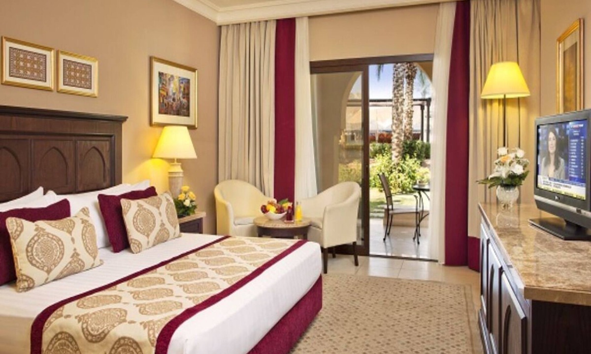 Al Aqah Hotel | Inviting Beachside Rooms with Sea View – Ideal for a Tranquil Getaway