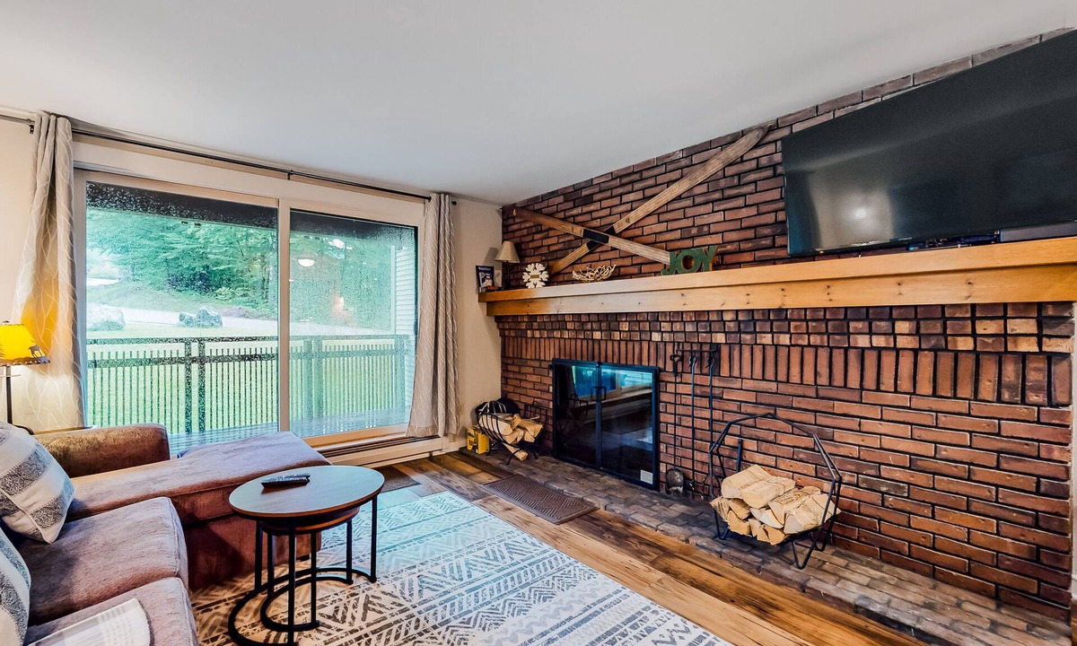 Killington Condo | Inviting condo with skiing, pool, hot tub, tennis, fireplace & W/D