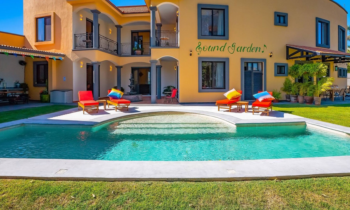 Flamingos House | Inviting dog-friendly home with pool, balcony, patio, & full kitchen