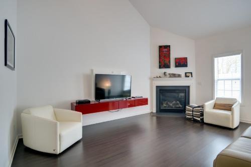 Deep River House | Inviting High Point Townhome with Patio + Privacy!