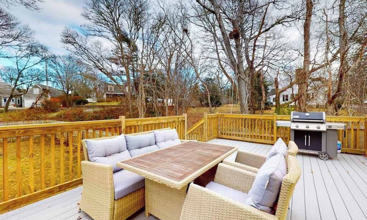 Buzzards Bay House | Inviting home + apartment near beach with furnished deck, yard, & grill