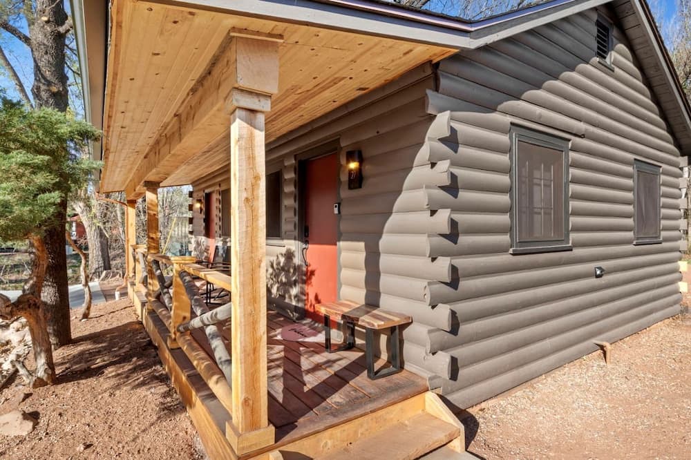 Colorado Springs Cabin | Inviting Rustic Cabins with Scenic Outdoor Spaces near Garden of the Gods in Colorado Springs, Colorado