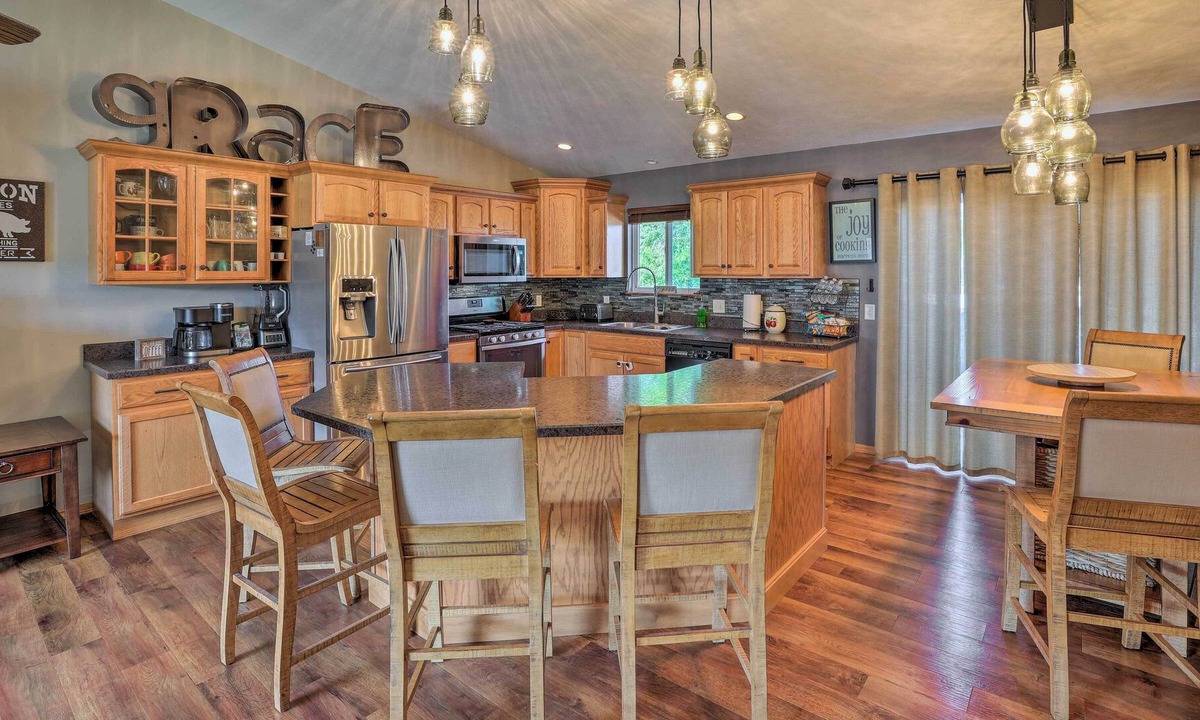 Buffalo Ridge House | Inviting Sioux Falls Home ~ 5 Mi to Downtown!