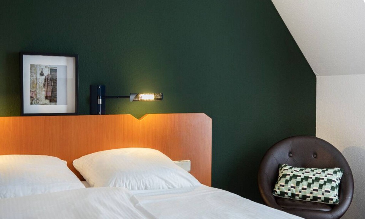 Heppenheim Hotel | Inviting Stay Steps from Heppenheim's Picturesque Market - Perfect for Adventure