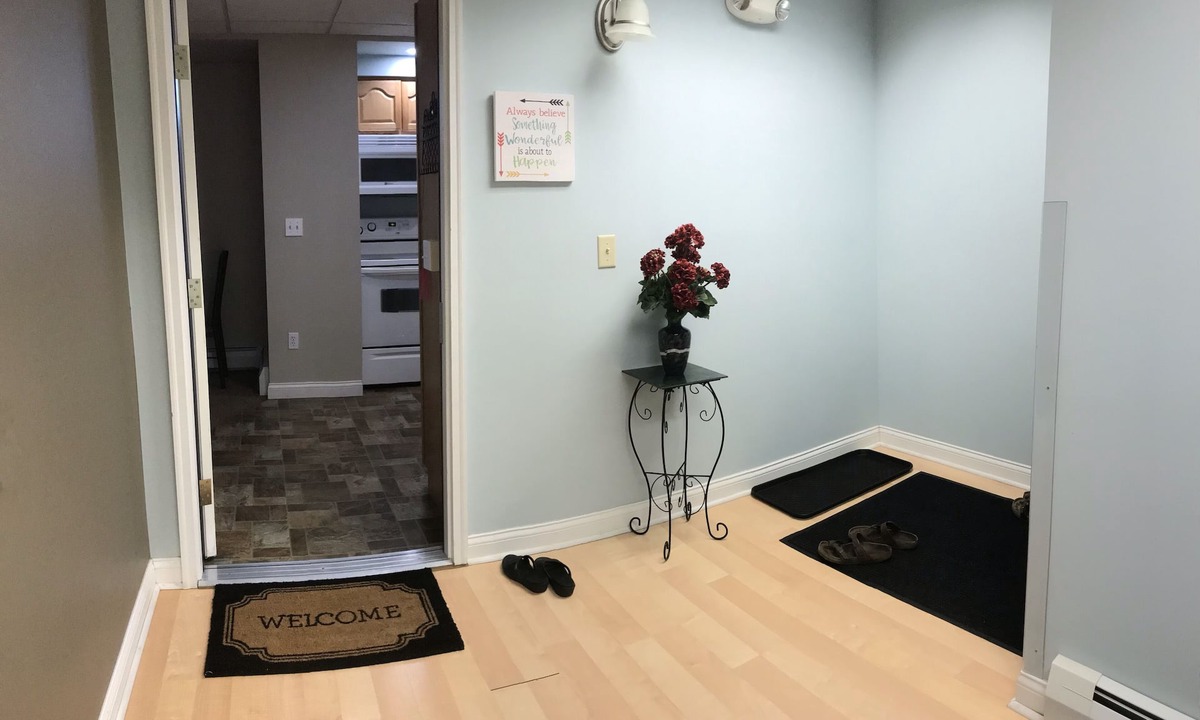 Munising Apartment | Inviting vacation apt. in town w A/C, short walk to Lk Superior, Food Trk, Pub