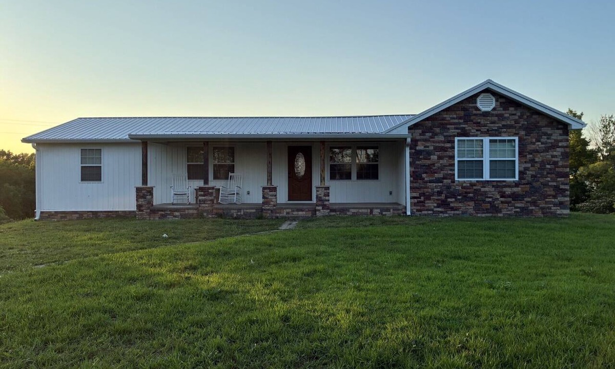 Bee Spring House | Ira’s Place - A spacious home near Mammoth Cave National Park and Nolin Lake