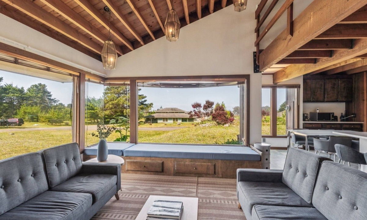 Manchester Cottage | Irish Beach Gem Scenic Views & Bbq Yard 1 Bedroom Cottage