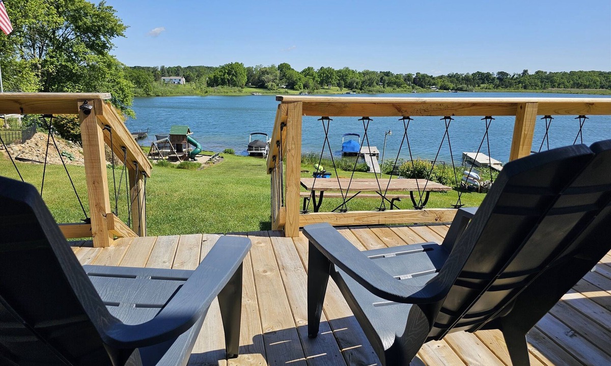 Brooklyn House | Irish Hills Lakefront Escape | Dock | Swim | Close to MIS