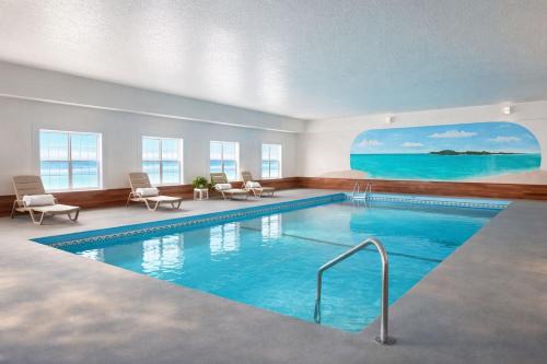 Iron Mountain Hotel | Iron Mountain Inn & Suites MI US 2