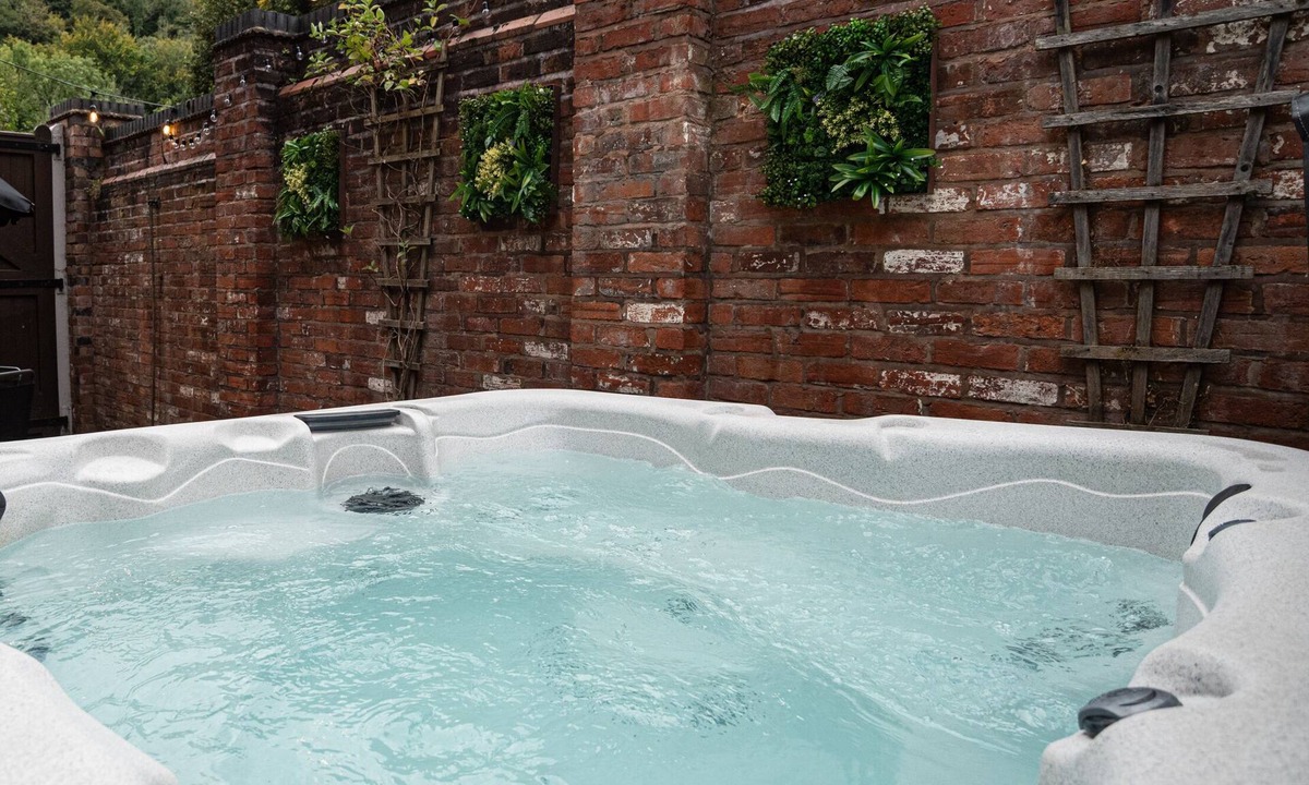 Ironbridge House | Ironbridge Riverside Hot Tub Retreat