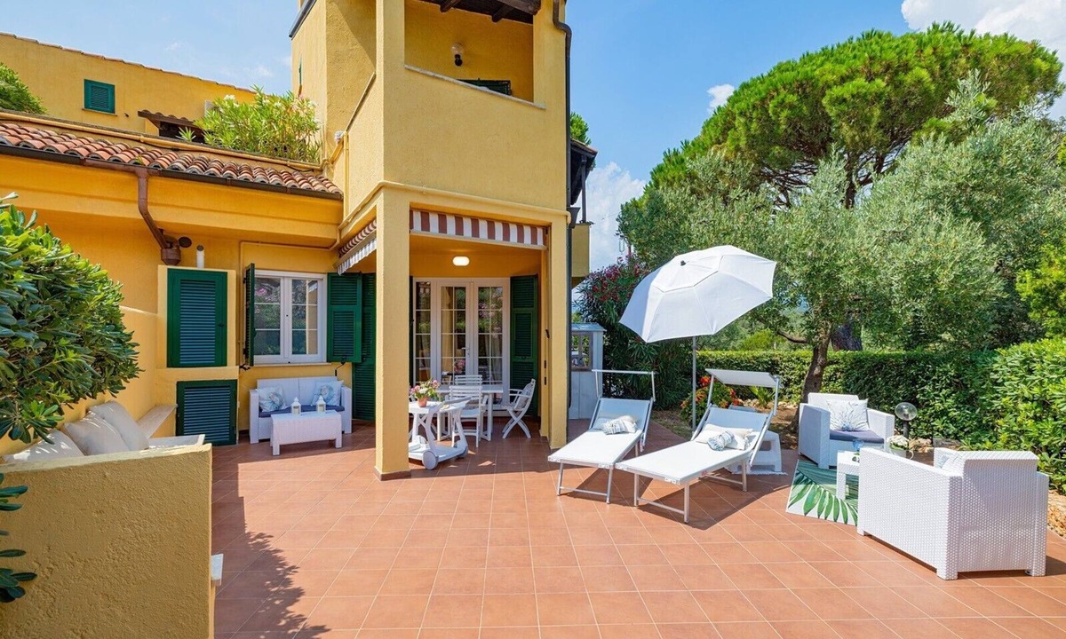 Finale Ligure Apartment | Isabel Beach and Bike Apartment with Private Garden and Wi-Fi