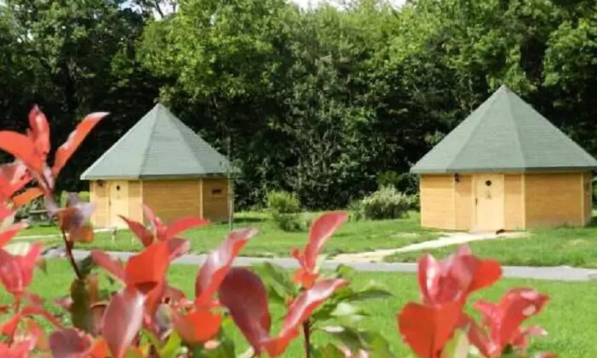 Dienne Cabin | Isba Yurt for 4–6 People