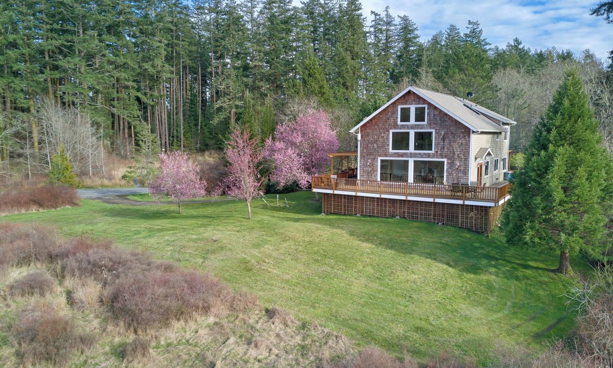 Friday Harbor House | Island Escape with Comfort and Privacy -Margo House