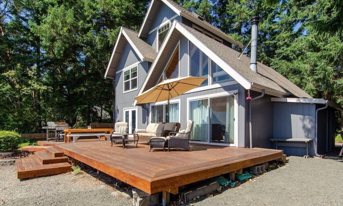 Allyn-Grapeview House | Island house located on Stretch Island close to Fair Harbor