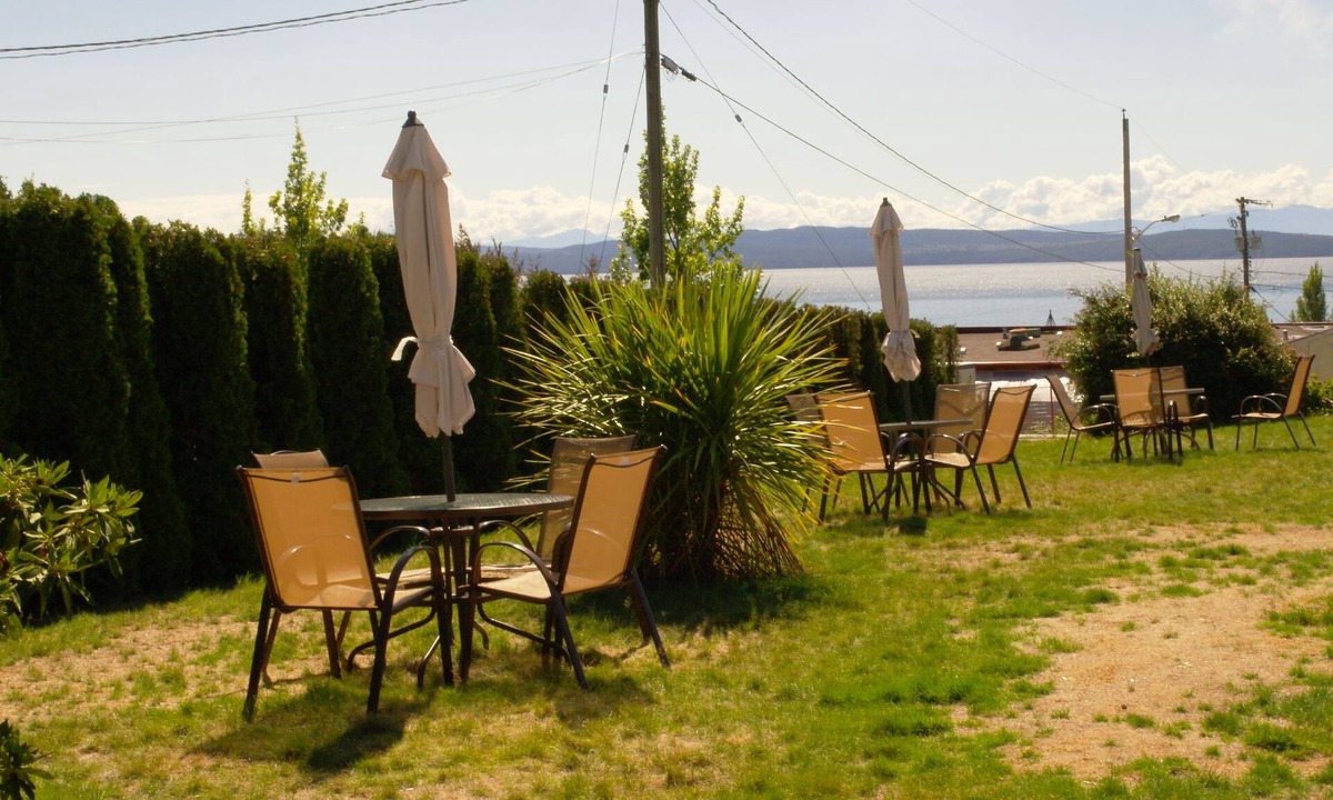 Historic Powell River Townsite Hotel | Island View Lodge