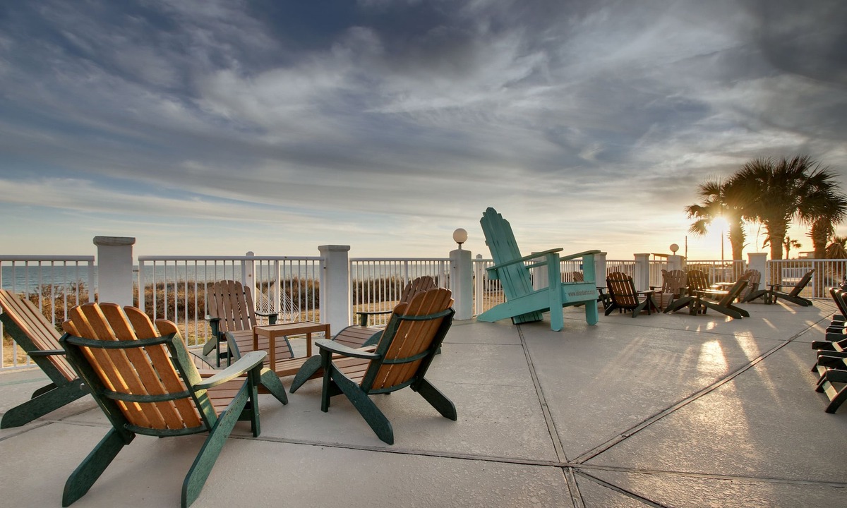 Emerald Isle Hotel | Islander Hotel & Resort