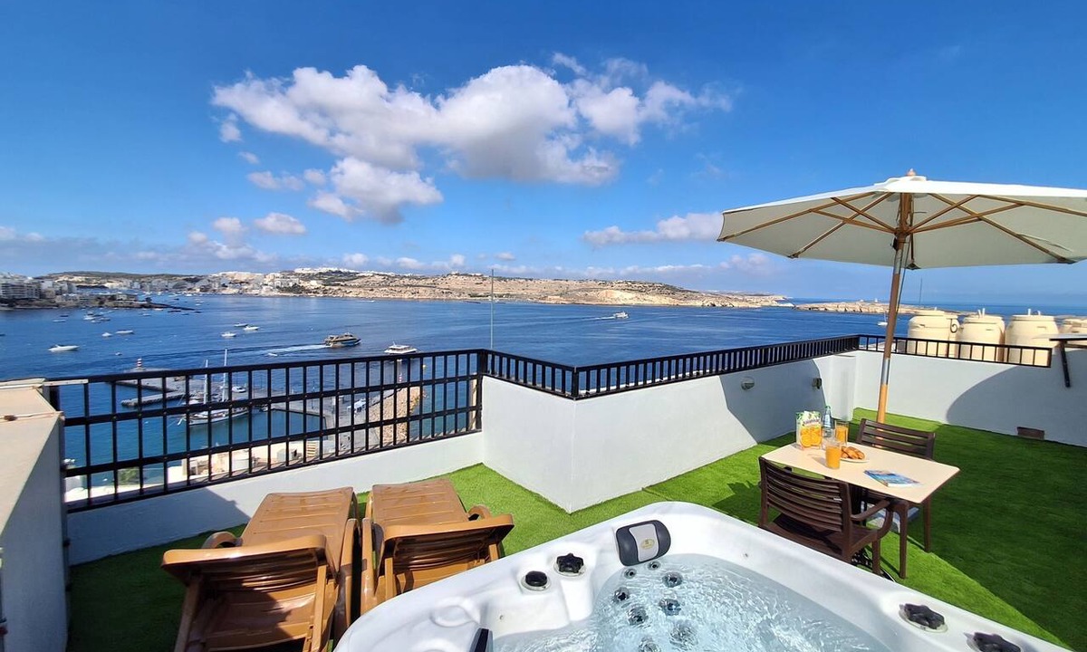 Qawra Apartment | Islet Promenade Studio with Hot Tub and Sea View