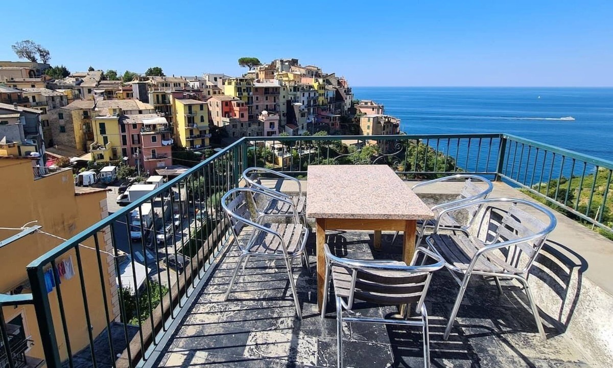 Corniglia Apartment | Isola Apartment with terrace and Stunning sea .