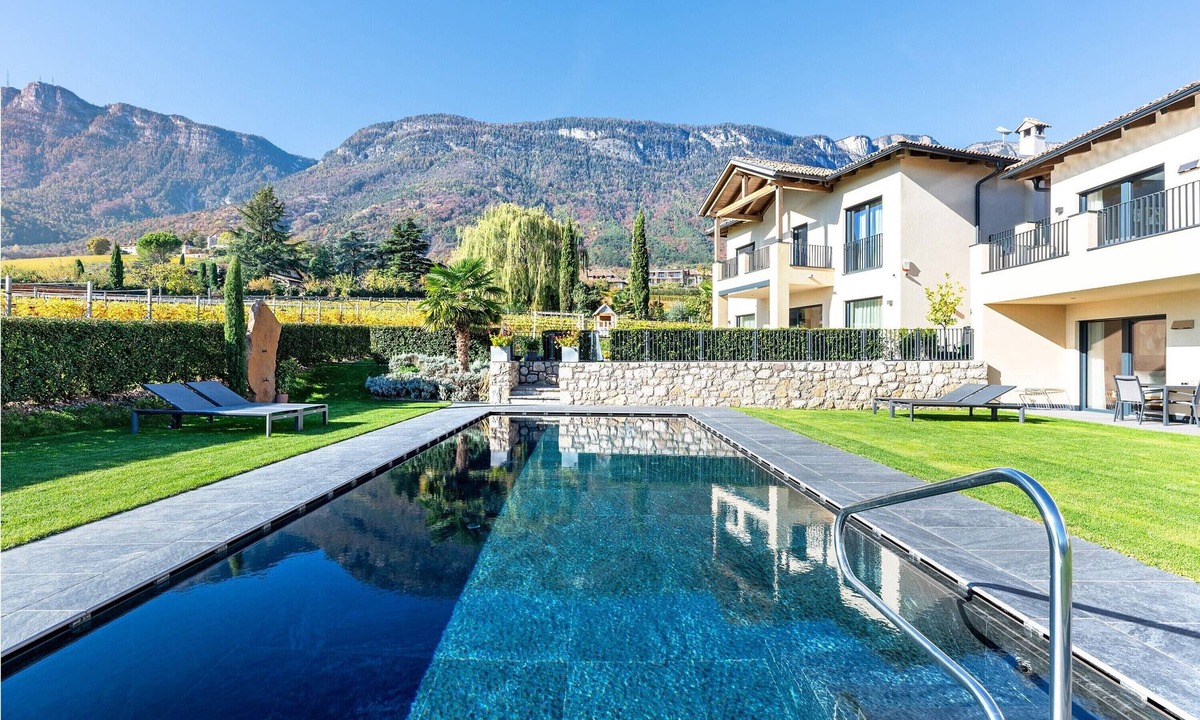 St. Pauls Apartment | Apartment Weingut Gasshof Alma with Mountain View, Pool and Sauna