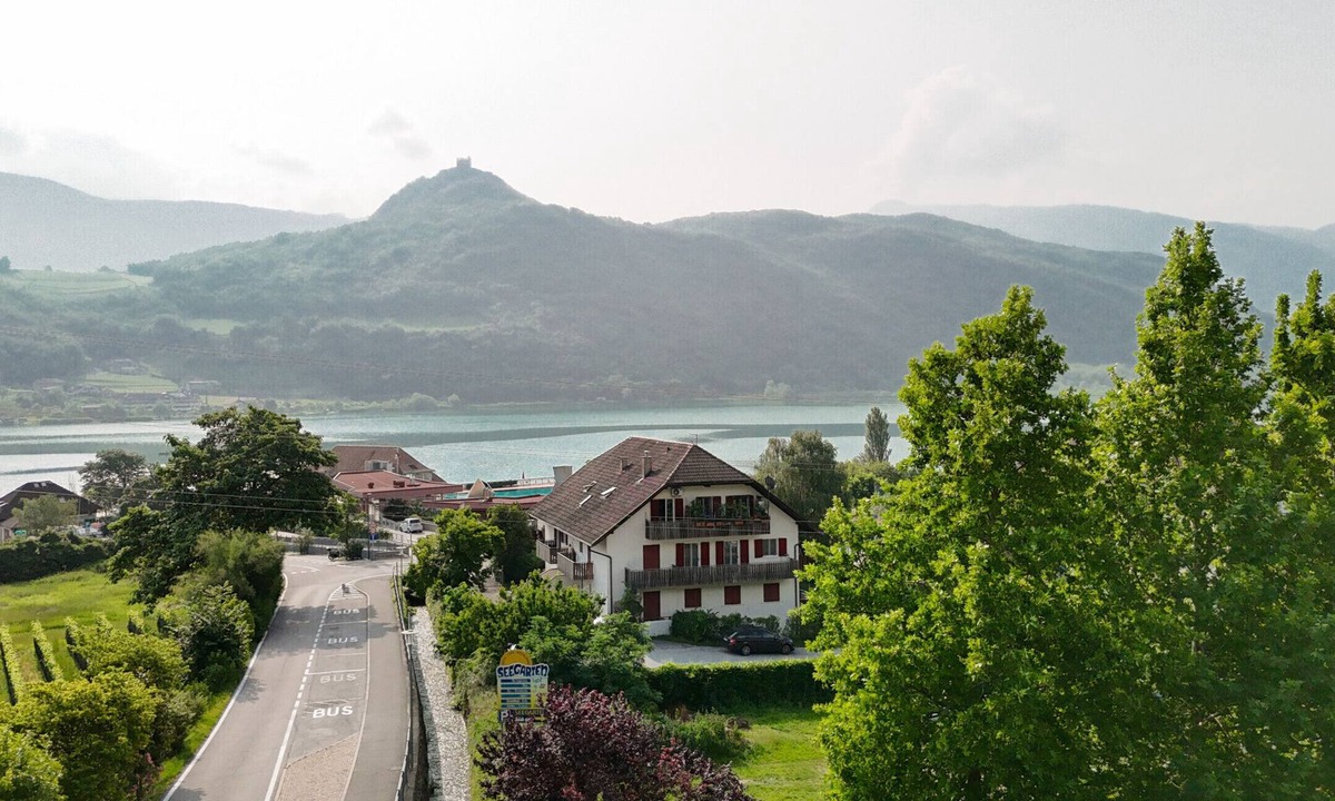 Seestrasse Apartment | 700A Apartments Am See