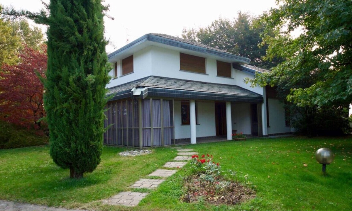San Fermo della Battaglia Villa | Luxury Villa with Pool and Tennis Court