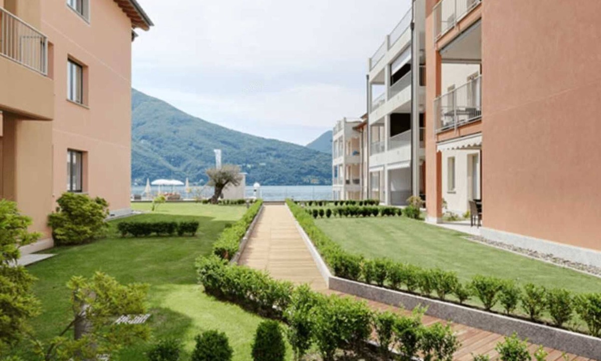 Maccagno Apartment | Italian Lakes holiday apartment with pool
