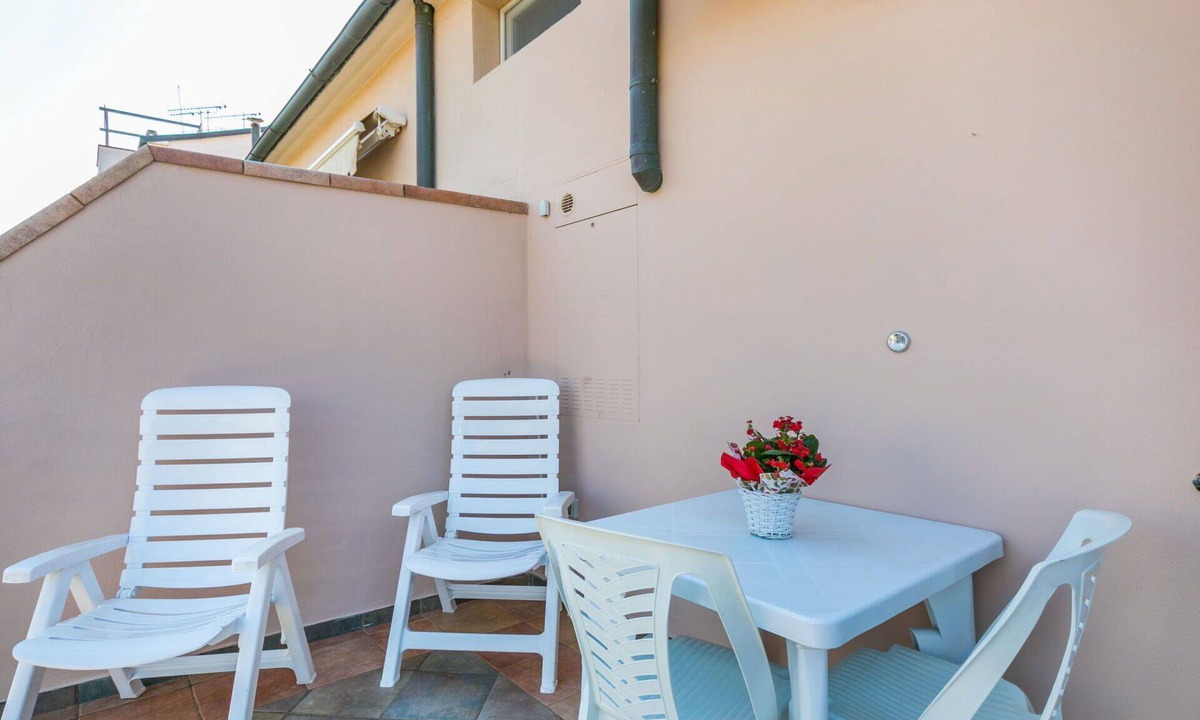 Rosignano Solvay Apartment | Nice apartment for 6 people with WIFI, A/C, TV and balcony