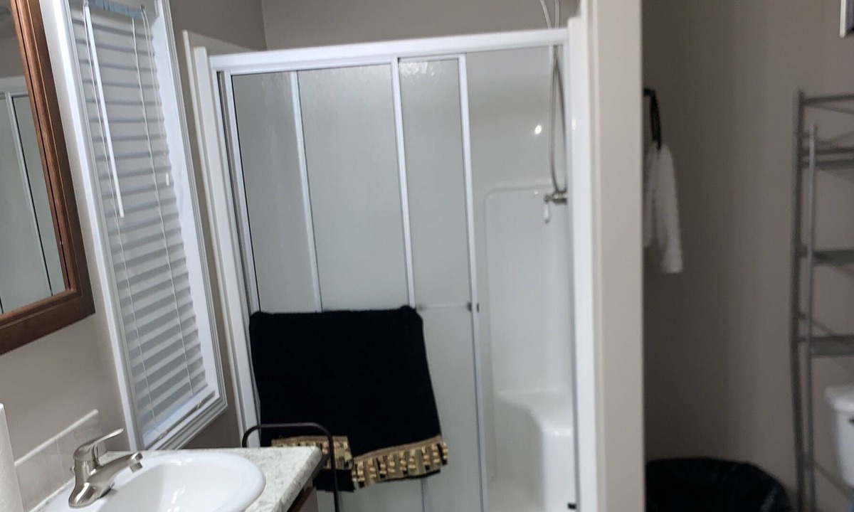 Doctors Inlet House | It's a nice quiet 4 bedroom trailer house.