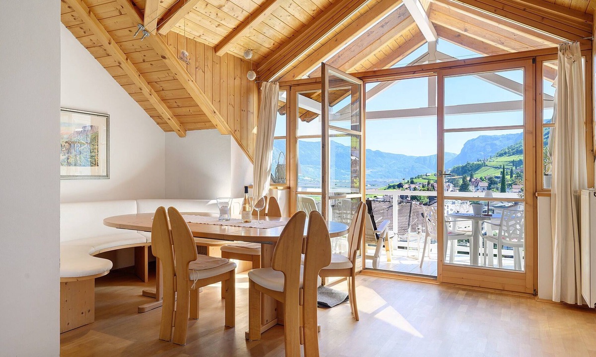 Tramin Apartment | Apartment 'Sonnenresidence Alpenhof Panorama' with Mountain View, Balcony and Wi-Fi