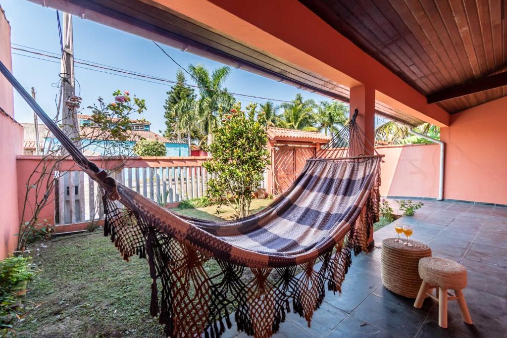 Raul Cury House | Itanhaém Casa ampla com piscina e churrasqueira a 300m da praia