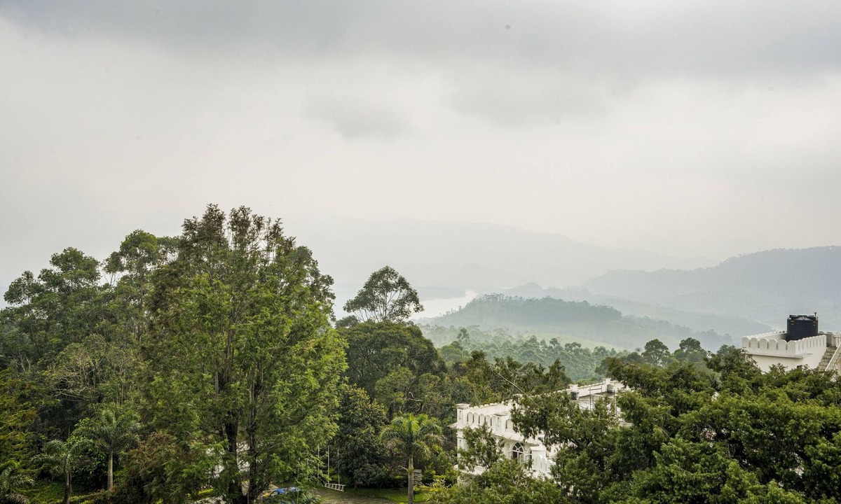 Chinnakanal Hotel | Itsy Hotels Classiyo Munnar Crown Resorts