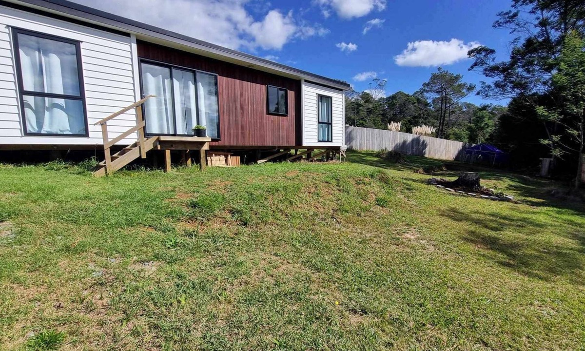Mangonui House | Itzy Bitzy house is colourful, cosy, fully fenced with sea views