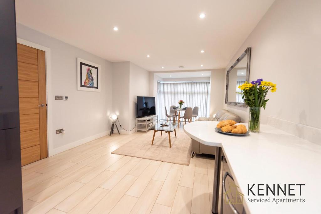 Reading Apartment | Ivory Lodge