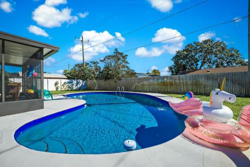 Greentree Park House | Ixora16 Heated Pool, mins to beach, airport, USSSA, Cruise Port, 1h to Disney