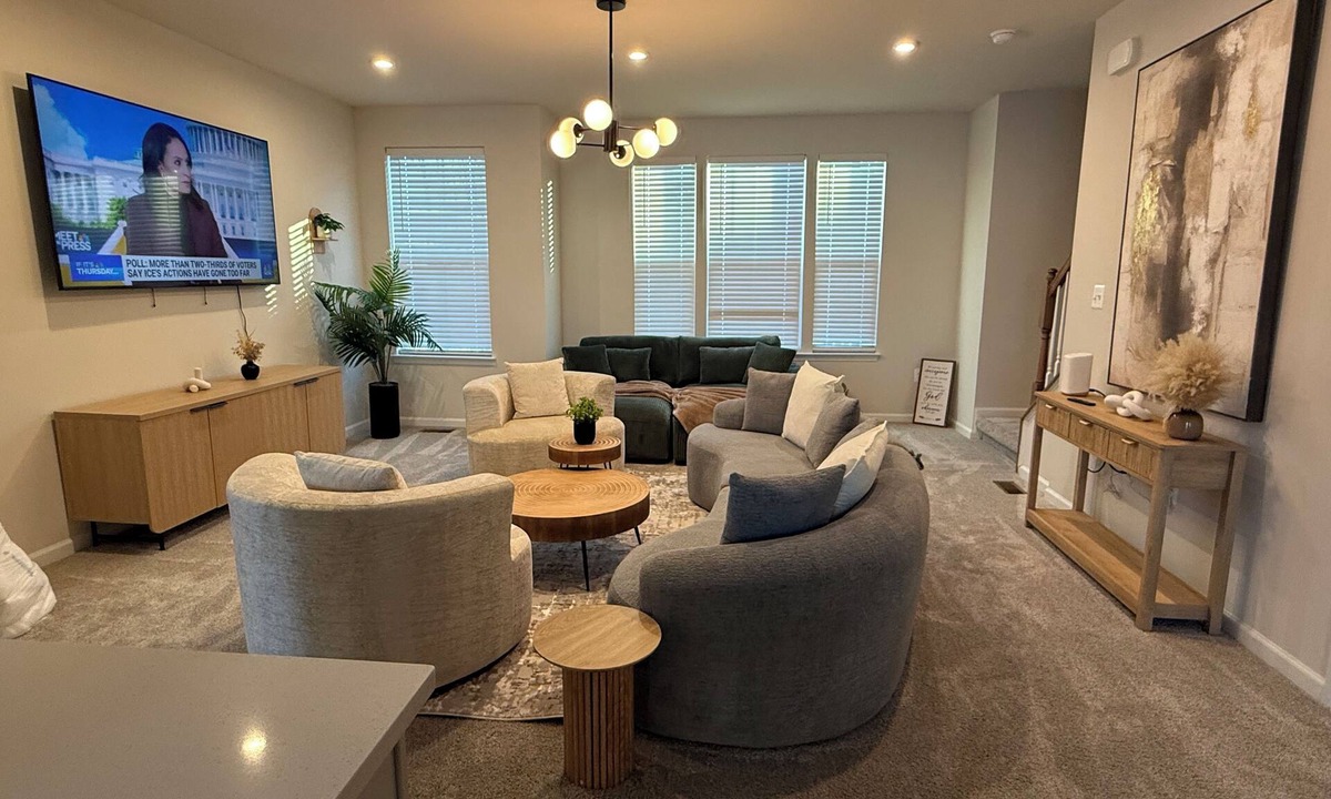Fredericksburg House | J cornerstone Modern House Charming 4 room townhome in delightful Fredericksburg