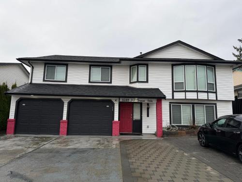 Townline Hill House | J & J Dream Villa Ltd