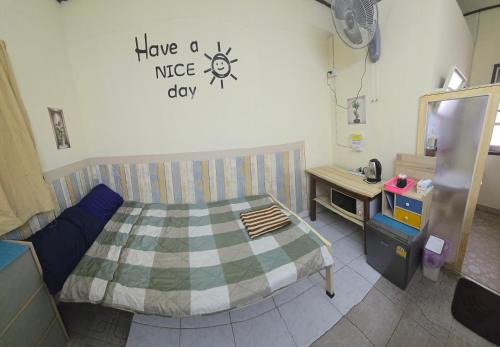 Lat Yao Apartment | J Place Studio 204 with nice fan free Wifi, near Skytrain