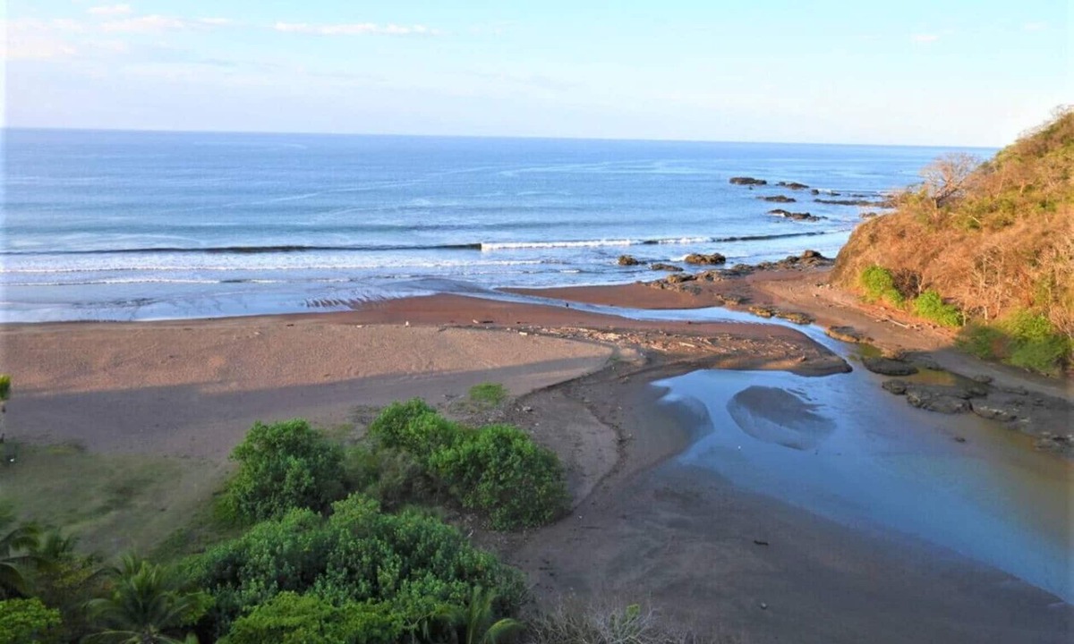 Barrio Los Faroles Condo | Jacó beachfront condo with beautiful sunsets