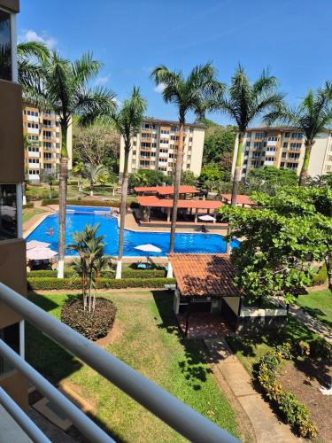 Barrio Santa Lucia Apartment | Jacó getaway, pool, beach and surf