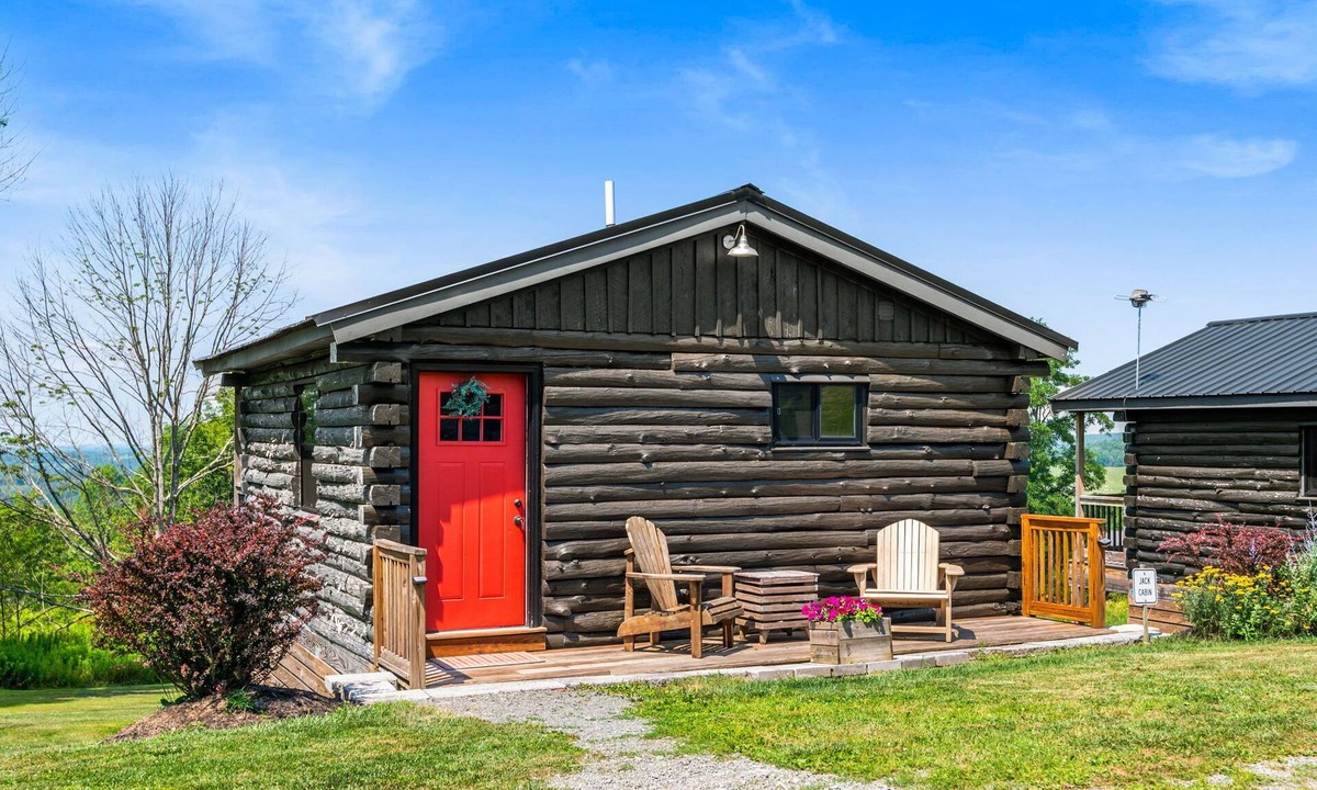 Thompson Cabin | Jack Cabin Modern Cabin for Families Close to Skiing with Hot Tub and Firepit