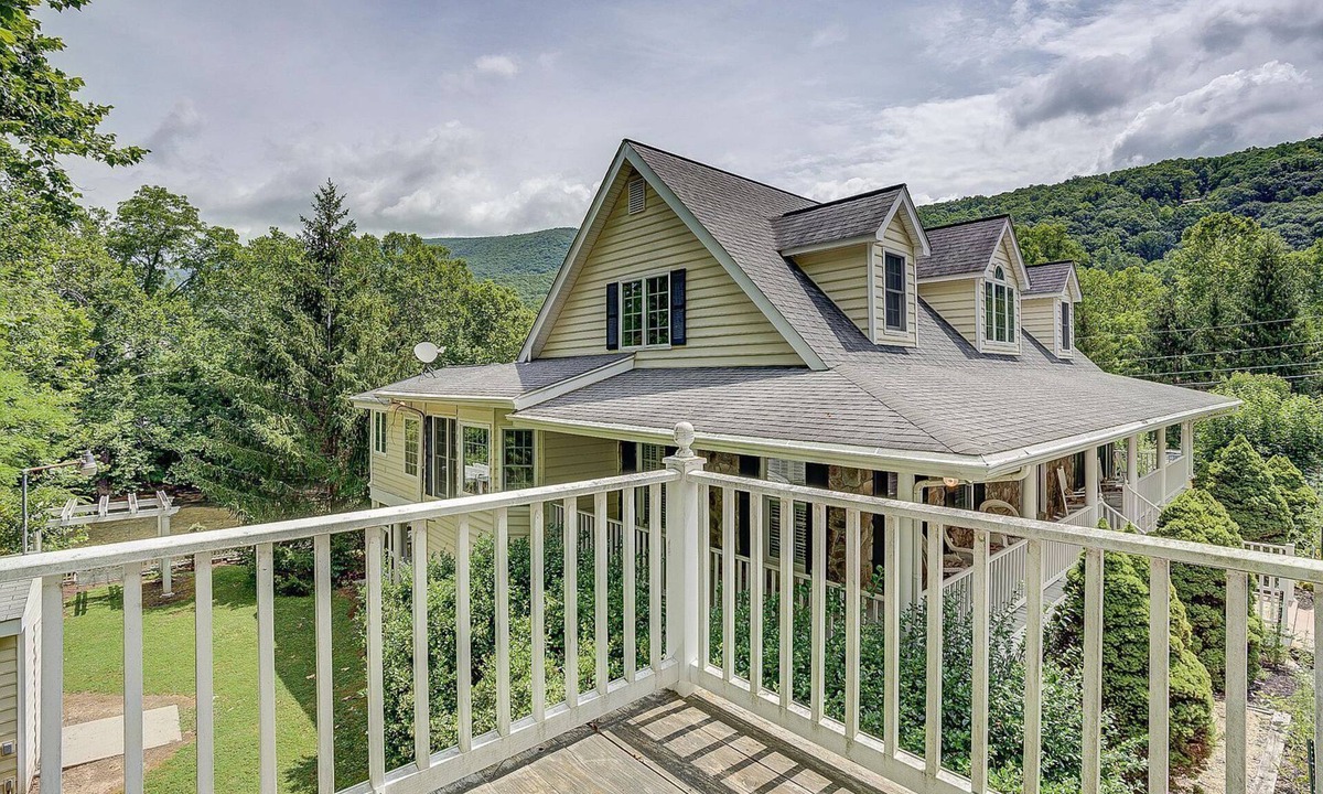 Covington Apartment | Jackson River Estate Studio Apartment on the River