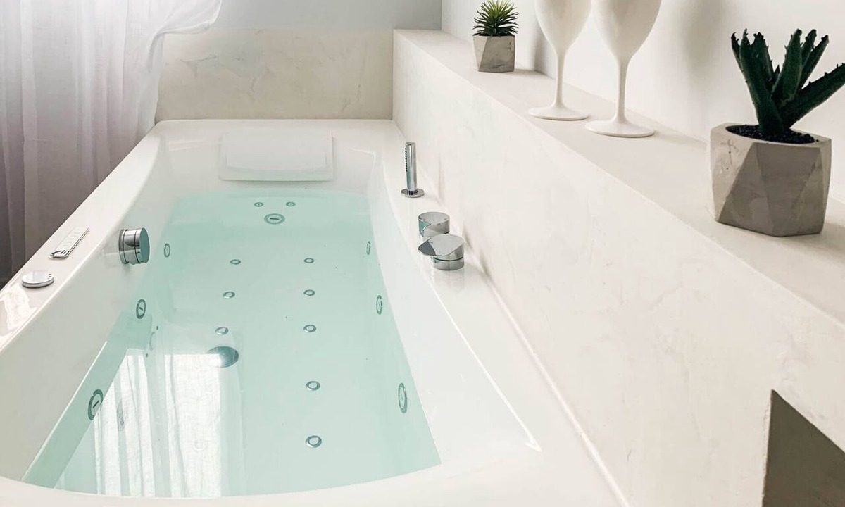 Annecy Old Town Apartment | Jacuzzi Bay