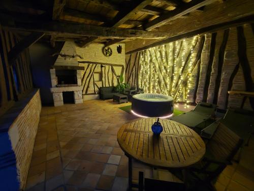 Tombeboeuf Apartment | Jacuzzi Privatif Chauffé - Terrasse & Clim