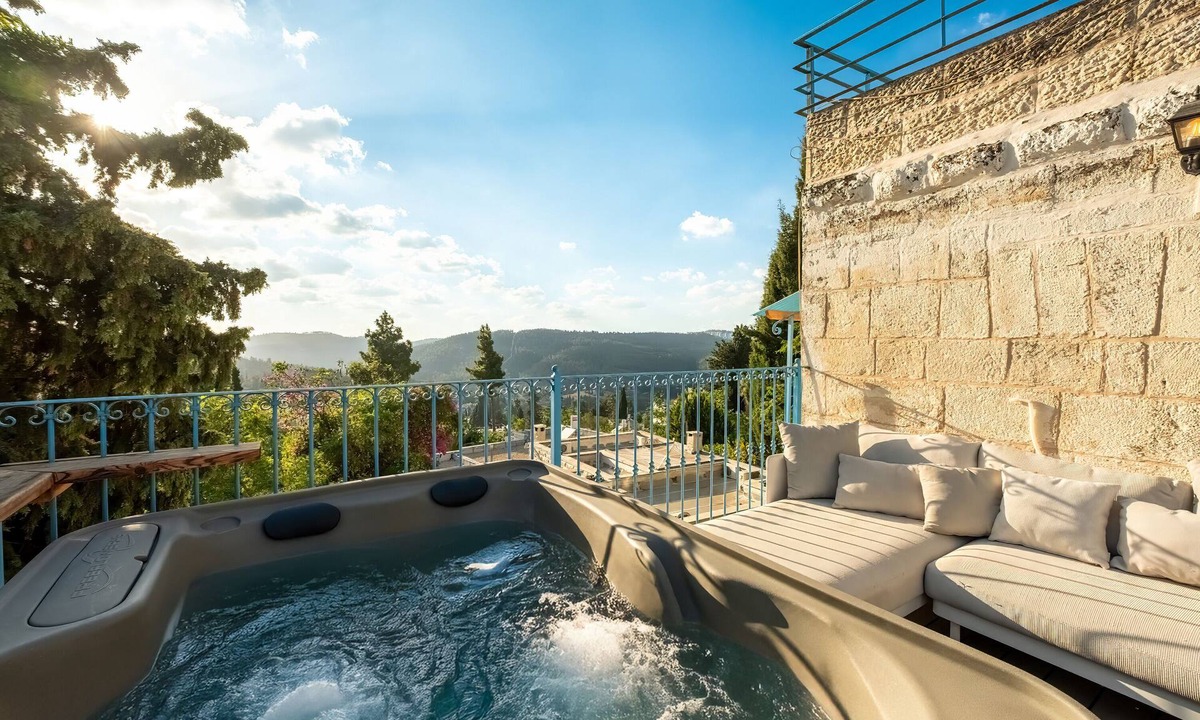 Ein Karem Apartment | Jacuzzi Terrace Home by Sea N' Rent