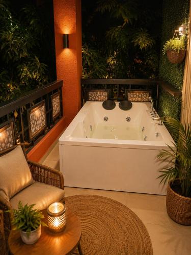 Thane West House | Jacuzzi Villa with Swimming pool